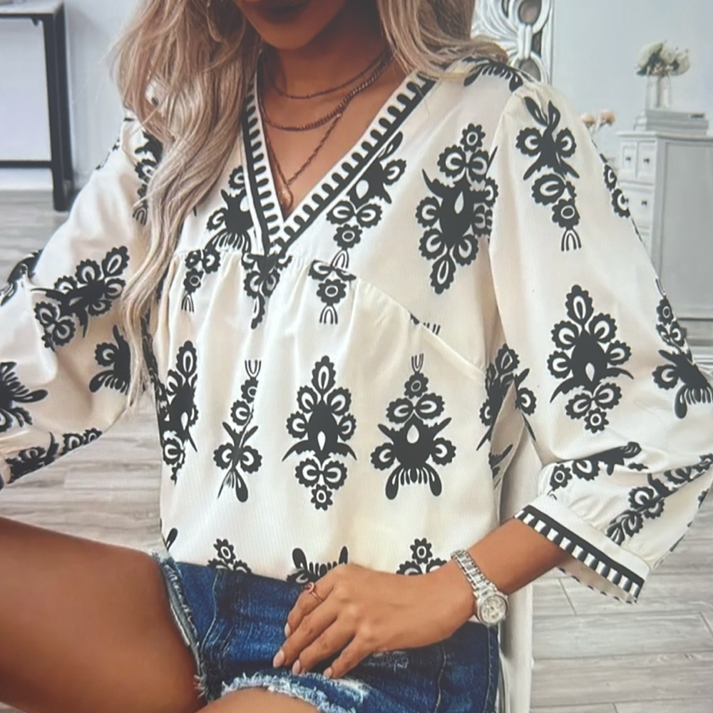 ❣️5 items for $25.00 
1 available Elegant Floral V Neck boho blouse - Picture 5 of 6